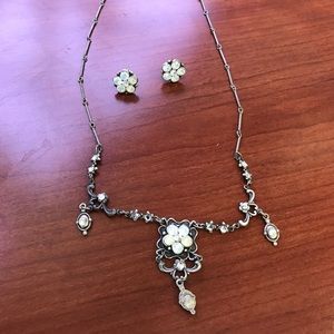 Necklace & earring set